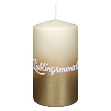 Candela con frase JARDENA, “La persona che amo”, color biscotto-oro, 13 cm, Ø 7 cm, 52 ore Candela con frase JARDENA, “La persona che amo”, color biscotto-oro, 13 cm, Ø 7 cm, 52 ore