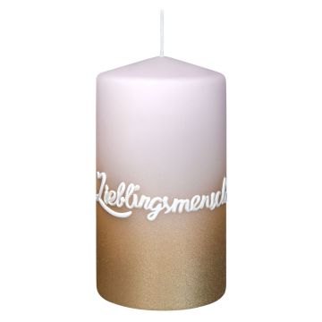 Candela con frase JARDENA, “La persona che amo”, rosa tenue-oro, 13 cm, Ø 7 cm, 52 ore Candela con frase JARDENA, “La persona che amo”, rosa tenue-oro, 13 cm, Ø 7 cm, 52 ore