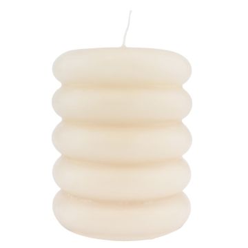 Candela a tronchetto MONISHA con scanalature trasversali, color crema, 11cm, Ø9cm, 69 ore - Made in Germany Candela a tronchetto MONISHA con scanalature trasversali, color crema, 11cm, Ø9cm, 69 ore - Made in Germany