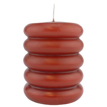 Candela a tronchetto MONISHA con scanalature trasversali, rosso antico, 11cm, Ø9cm, 69h - Prodotto in Germania Candela a tronchetto MONISHA con scanalature trasversali, rosso antico, 11cm, Ø9cm, 69h - Prodotto in Germania