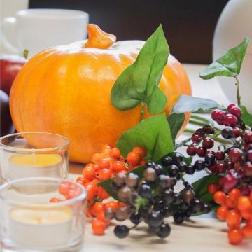 Tavola autunnale accogliente Tavola autunnale accogliente